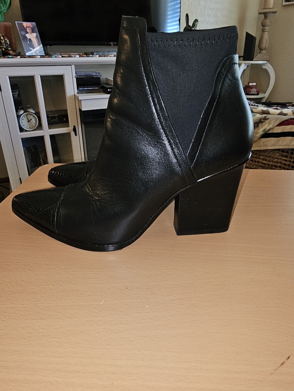 DONALD J. PLINER 'Vaughn' Gorgeous Pointed Toe Ankle Boots Black 7.5M Pre-owned - Picture 4 of 9